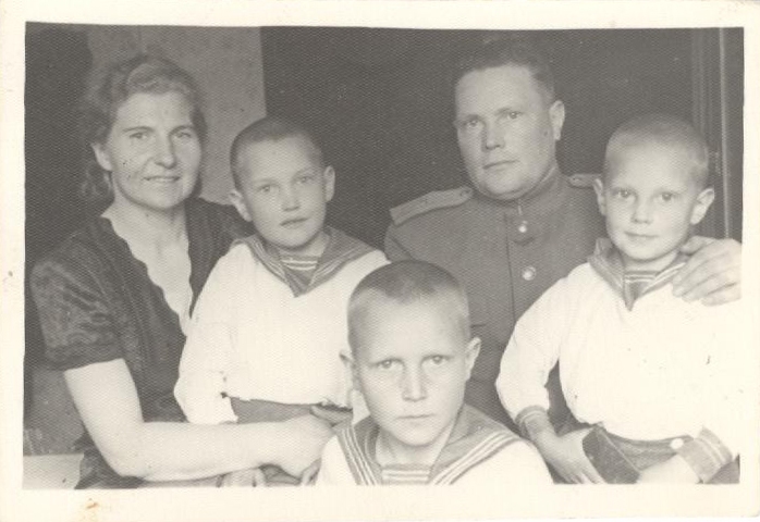 Семья Терехиных. 1945 год, Ереван.