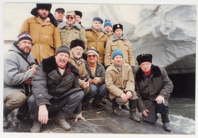 Л. И. Огнев (крайний справа) в группе испытателей ядерного заряда