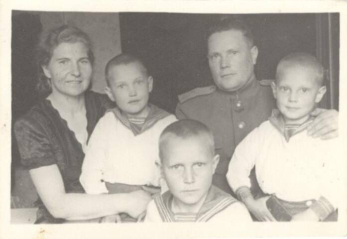Семья Тере&shy;хи&shy;ных. 1945 год, Ере&shy;ван